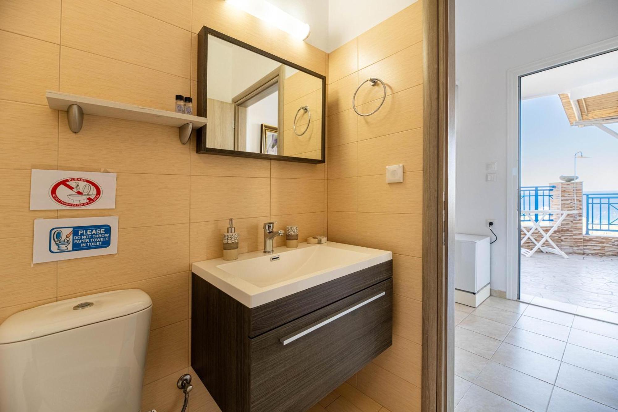 Aperanto Galazio Apartment อาร์คานเยโลส ภายนอก รูปภาพ